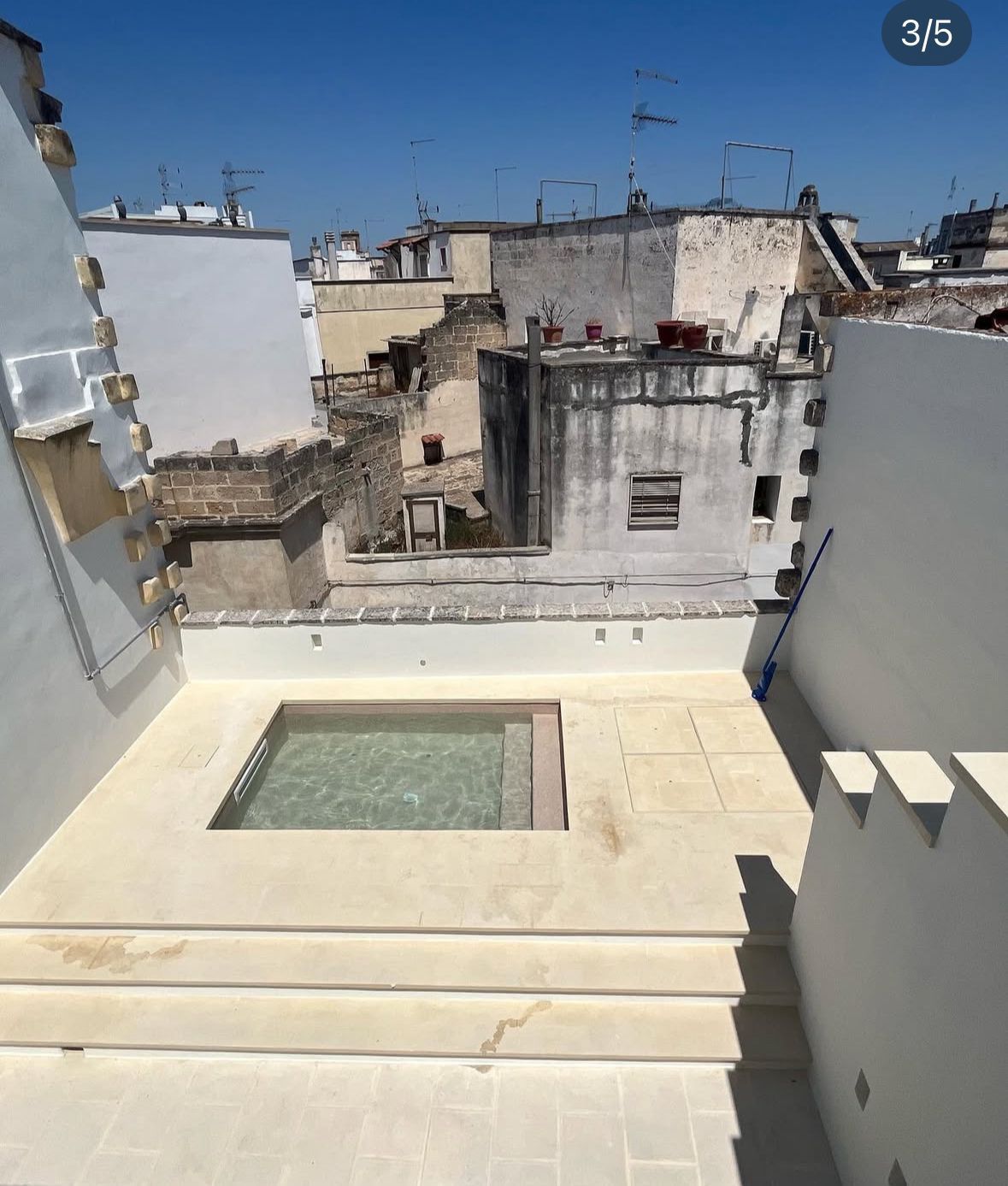 piscina interrata con skimmer sul terrazzo con telo touch sublime renolit alkorplan