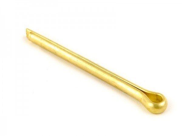 Contrapino de retenção de metal dourado sobre um fundo branco.