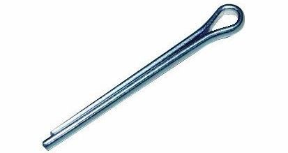 Contrapino de metal prata com cabeça em forma de laço e duas pontas de comprimentos desiguais, mostrado contra um fundo liso.