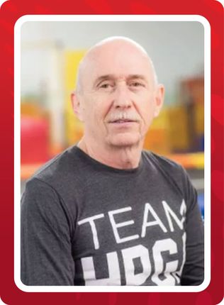 A man wearing a black shirt that says team lids