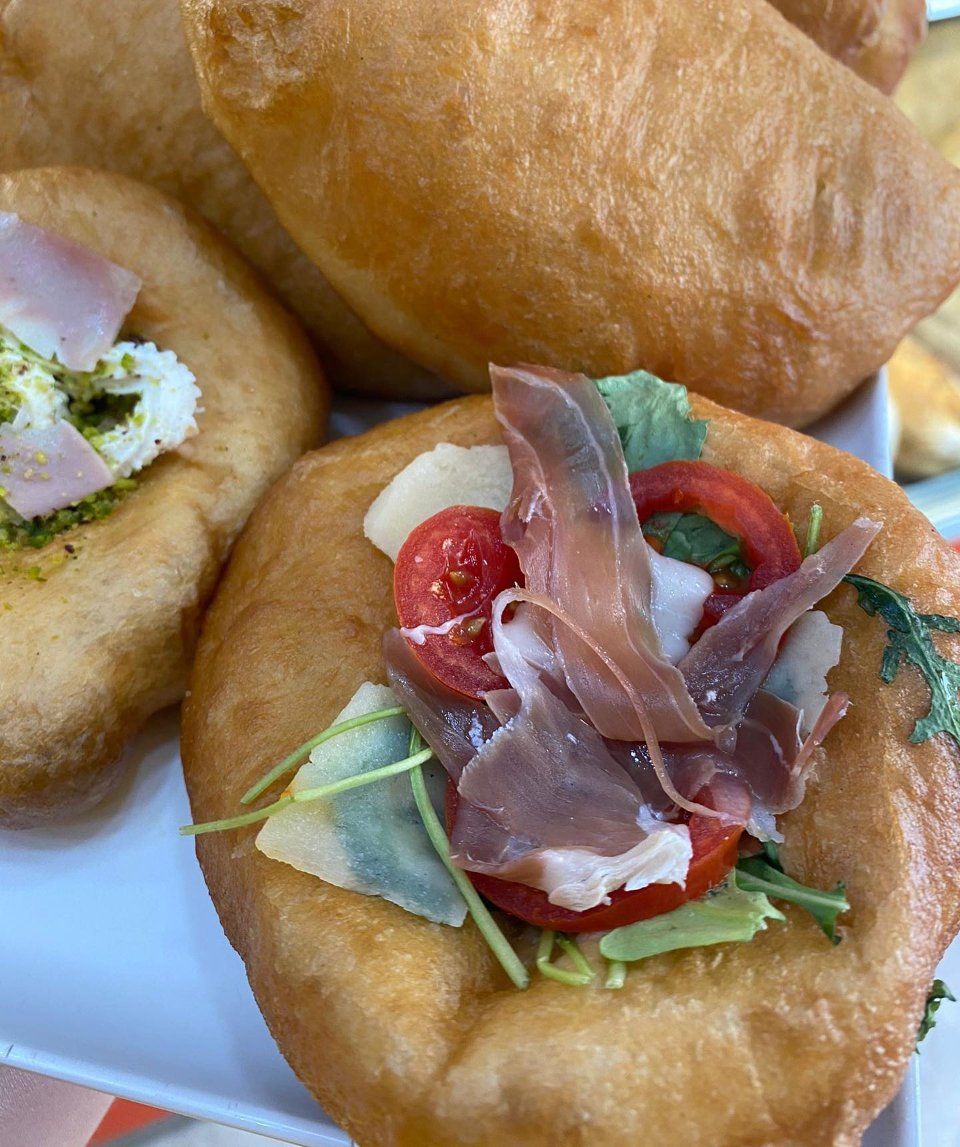 Pizza fritta farcita