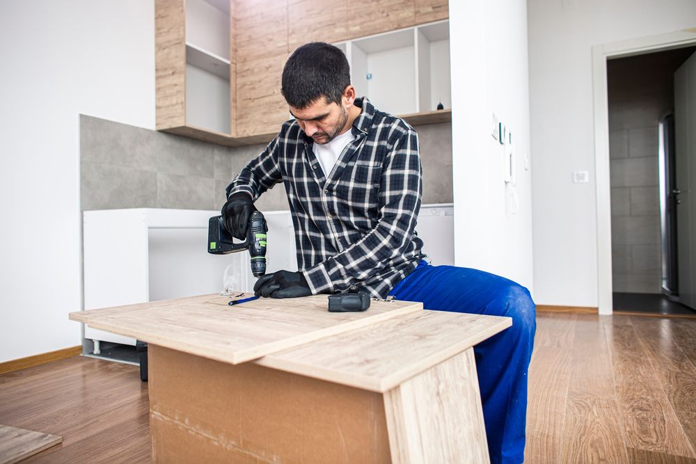 carpenter finalizing the assembly of the kitchen shelf