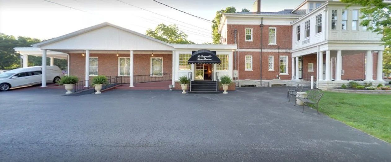 Side view of McReynolds-Nave & Larson Funeral Home in Clarksville, TN.