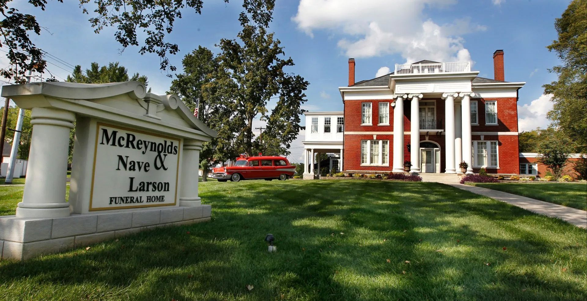 McReynolds Nave & Larson Funeral Home in Clarksville, TN