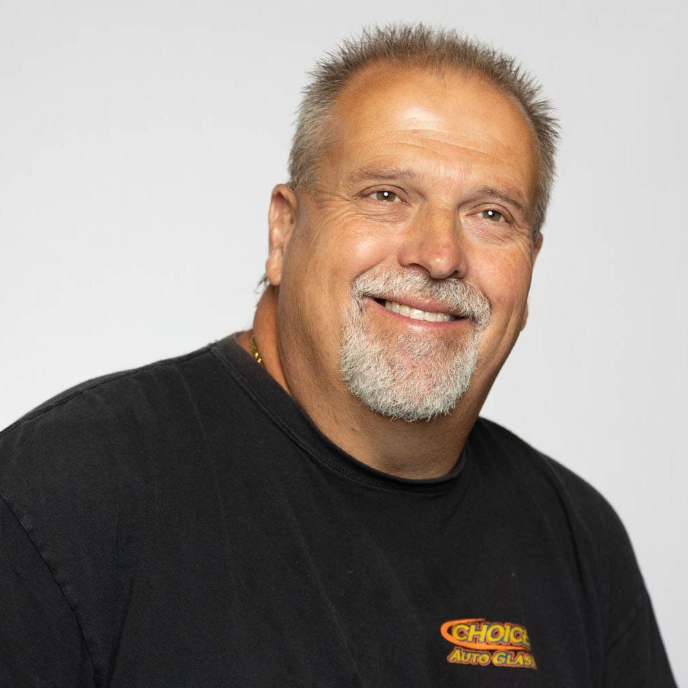 A man wearing a black shirt that says choice auto glass