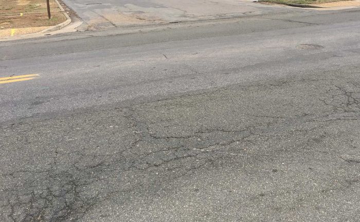 road with center in good condition because of preservation and failing in lane without preservation