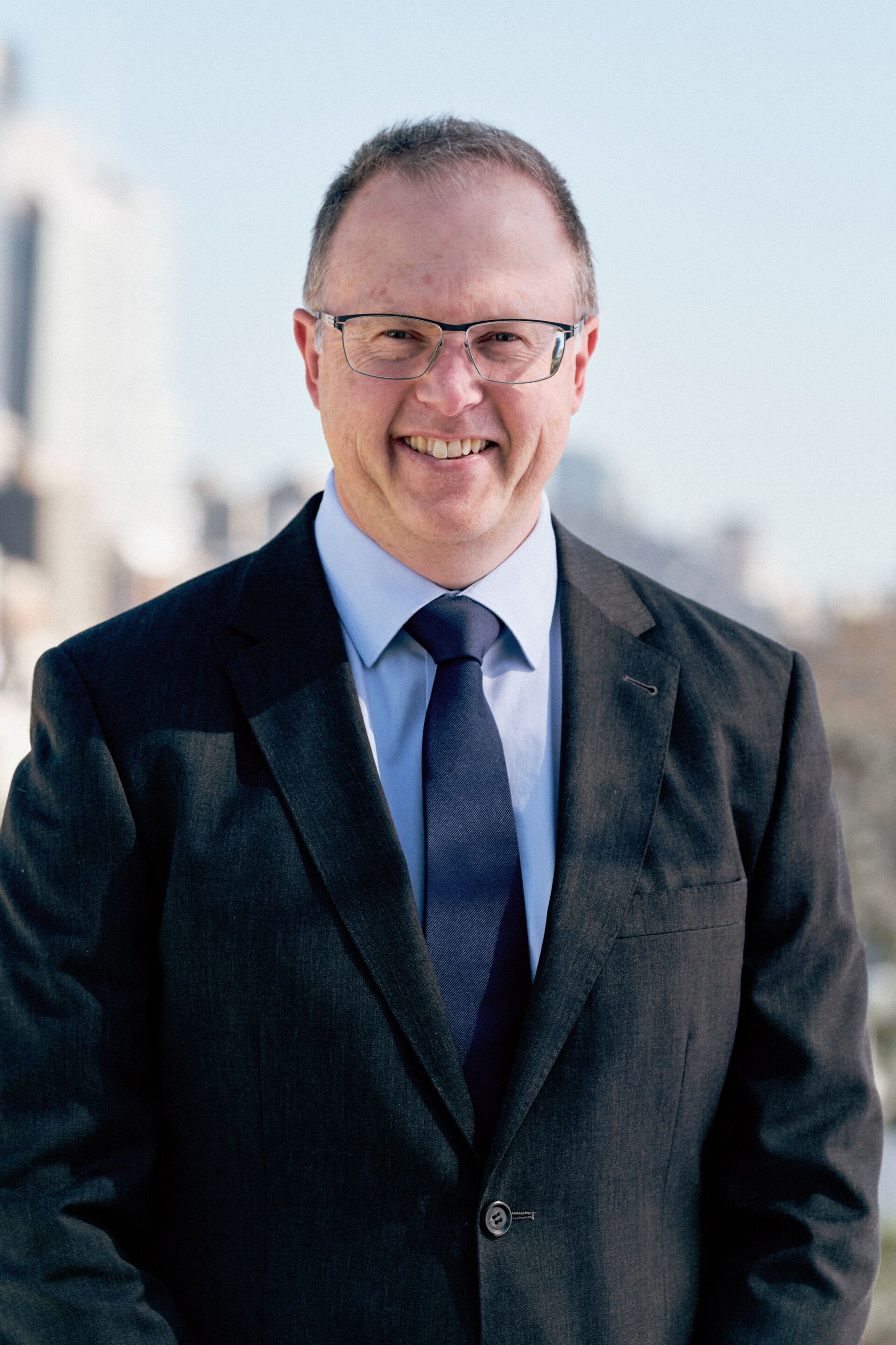 Steven A Dadich