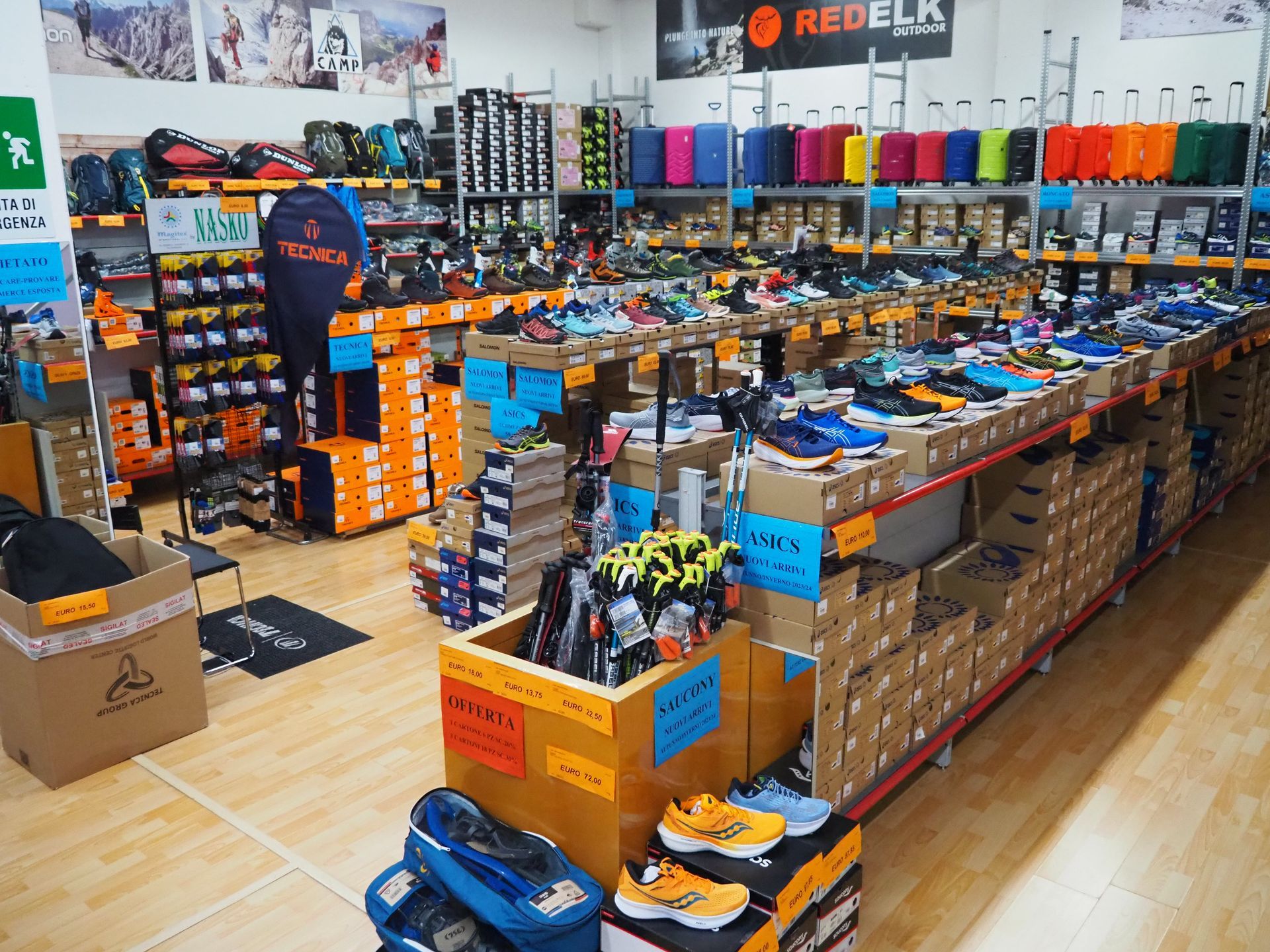 Ande, Arena, Asics, Atomic, Beboard, Canadiens, Camp, Dolomite, Ferrino, Freddy, Gabel, Garmont, Head, Joma, Norway, Rossignol, Salomon, Tecnica, Tsl, Volkl, Abbigliamento sportivo, Abbigliamento, Abbigliamento uomo, Abbigliamento donna, Calzature, Abbigliamento all'ingrosso, Ingrosso abbigliamento sportivo, Accessori, Abbigliamento tecnico, Giacconi, Via Don Lorenzo Guetti, 50
38121 Trento (TN)