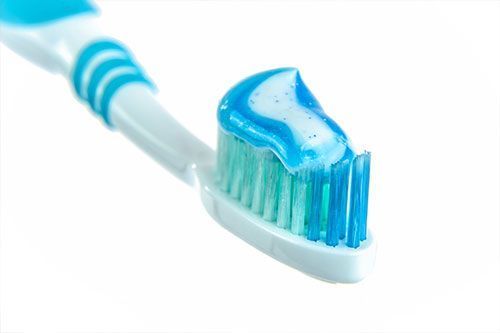 Kaip prižiūrėti dantų implantus?