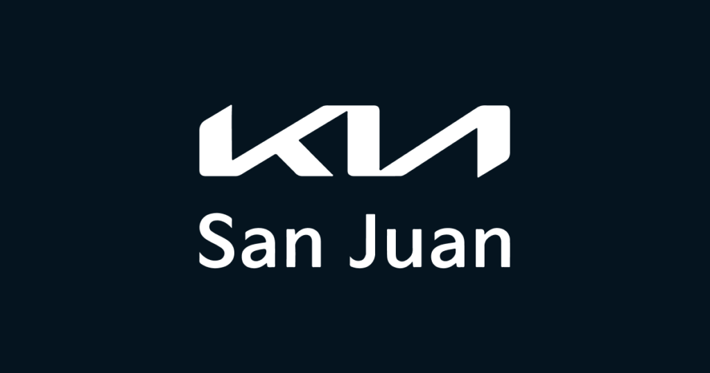 Logotipo de Kia con la palabra “San Juan” en blanco sobre un fondo azul oscuro.