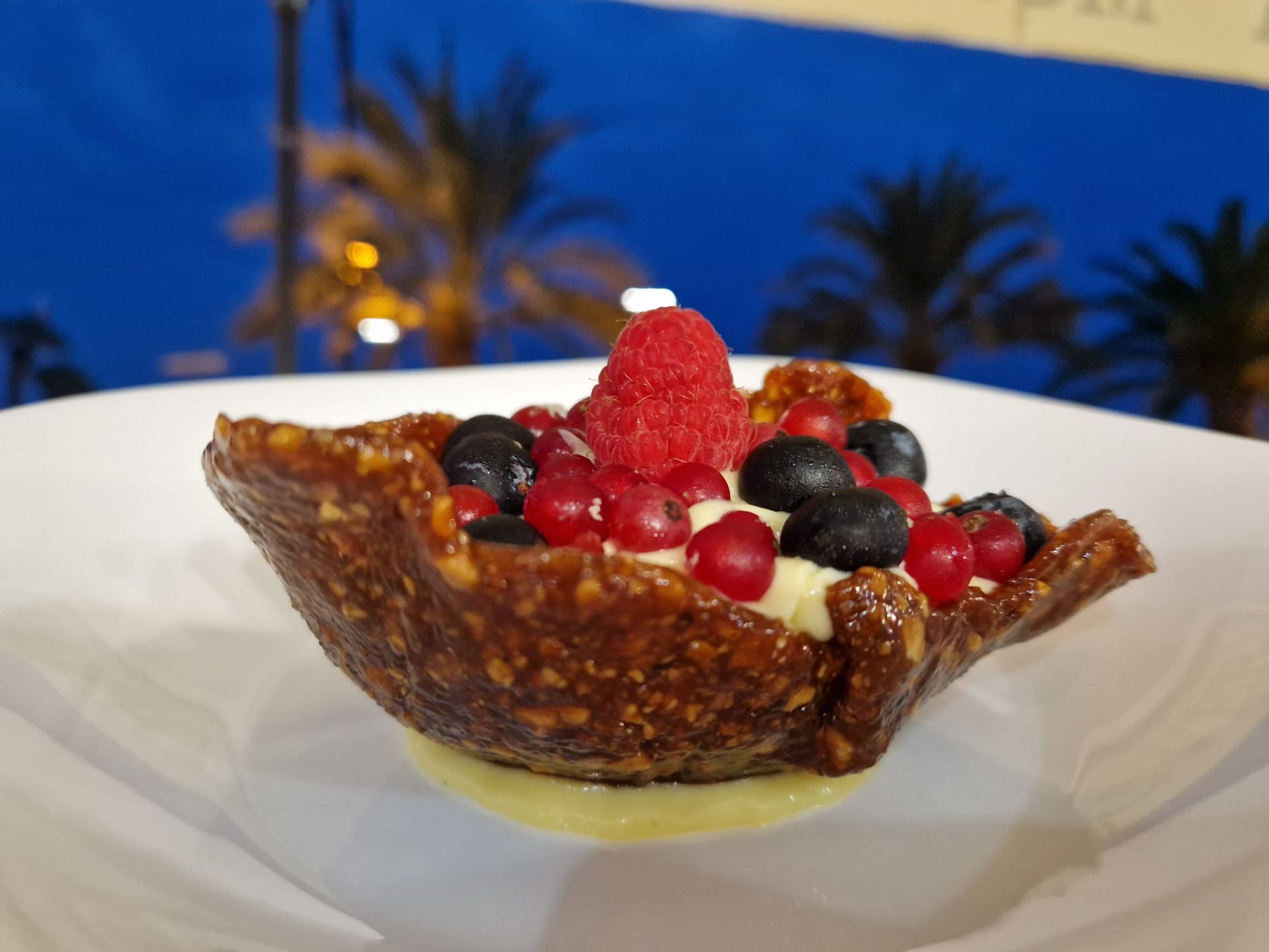 cestino di crema e frutti di bosco