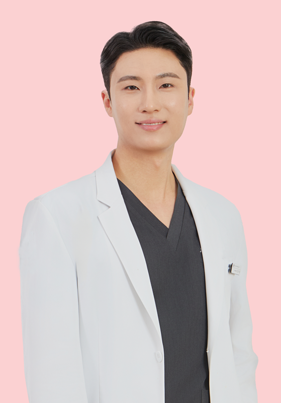 Dr. Jang Ju-wang, Chief Director, LOUAVE Dermatology Clinic
