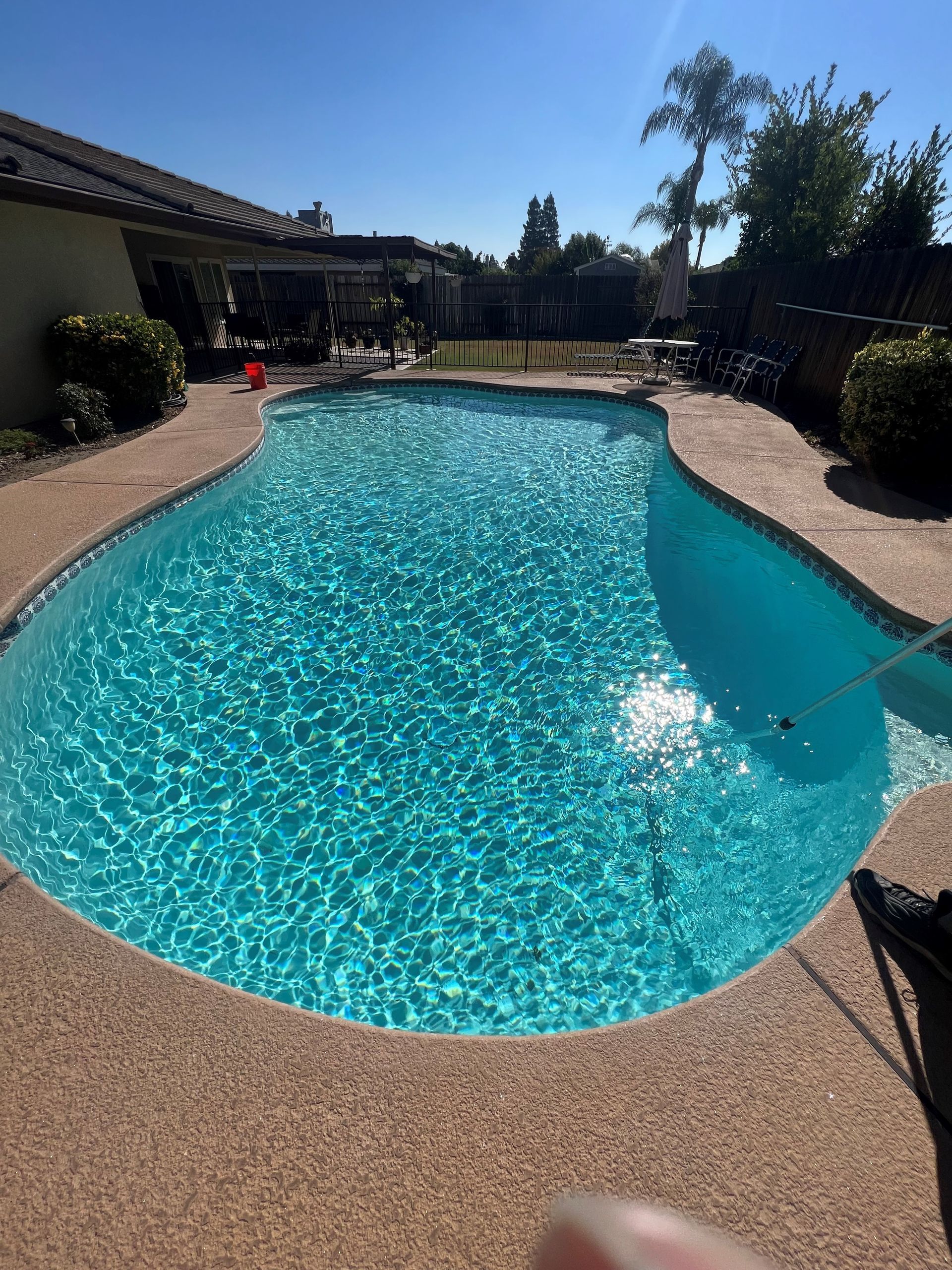 Underwater view of an empty swimming pool with blue water.