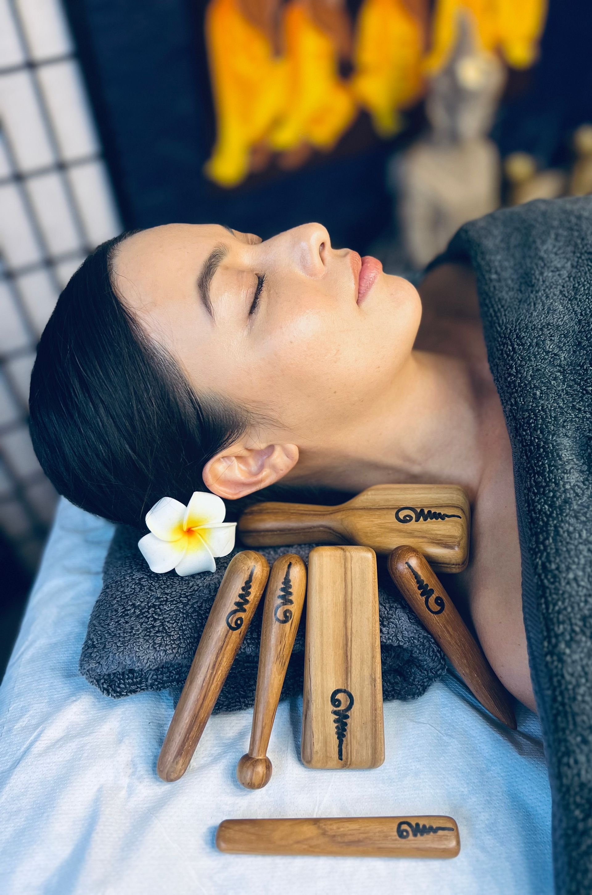 Traditional Thai Tok Sen Facial