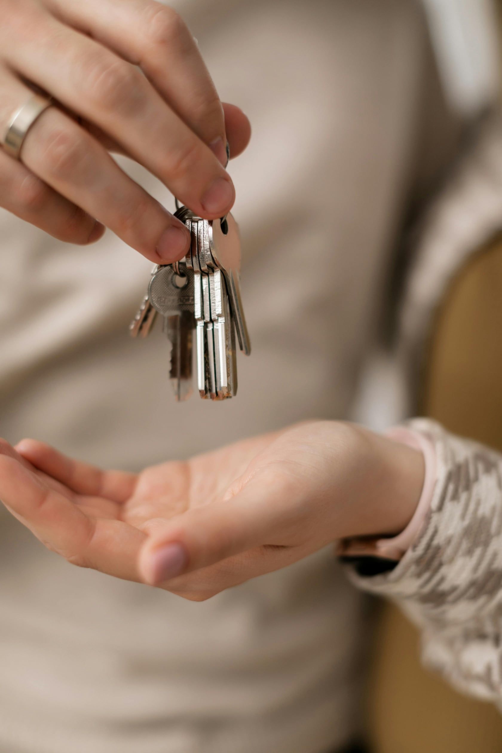 a person is holding a bunch of keys in their hand .