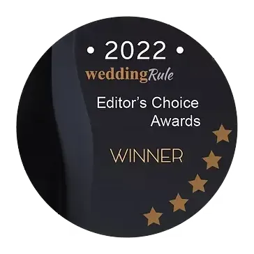 A circular black award badge for the 2022 weddingRule Editor's Choice Awards, featuring five gold stars.