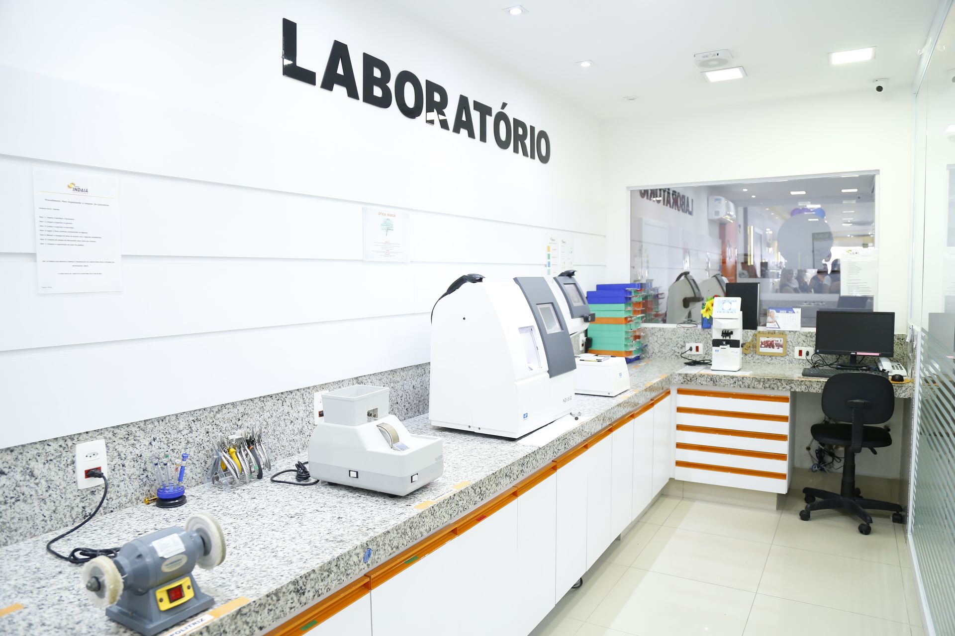 Laboratório na  Ótica Indaiá