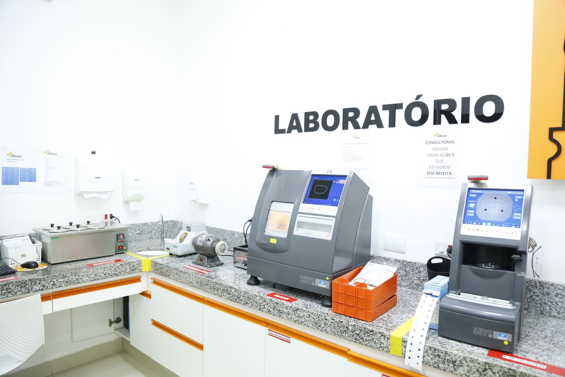 Laboratório na  Ótica Indaiá