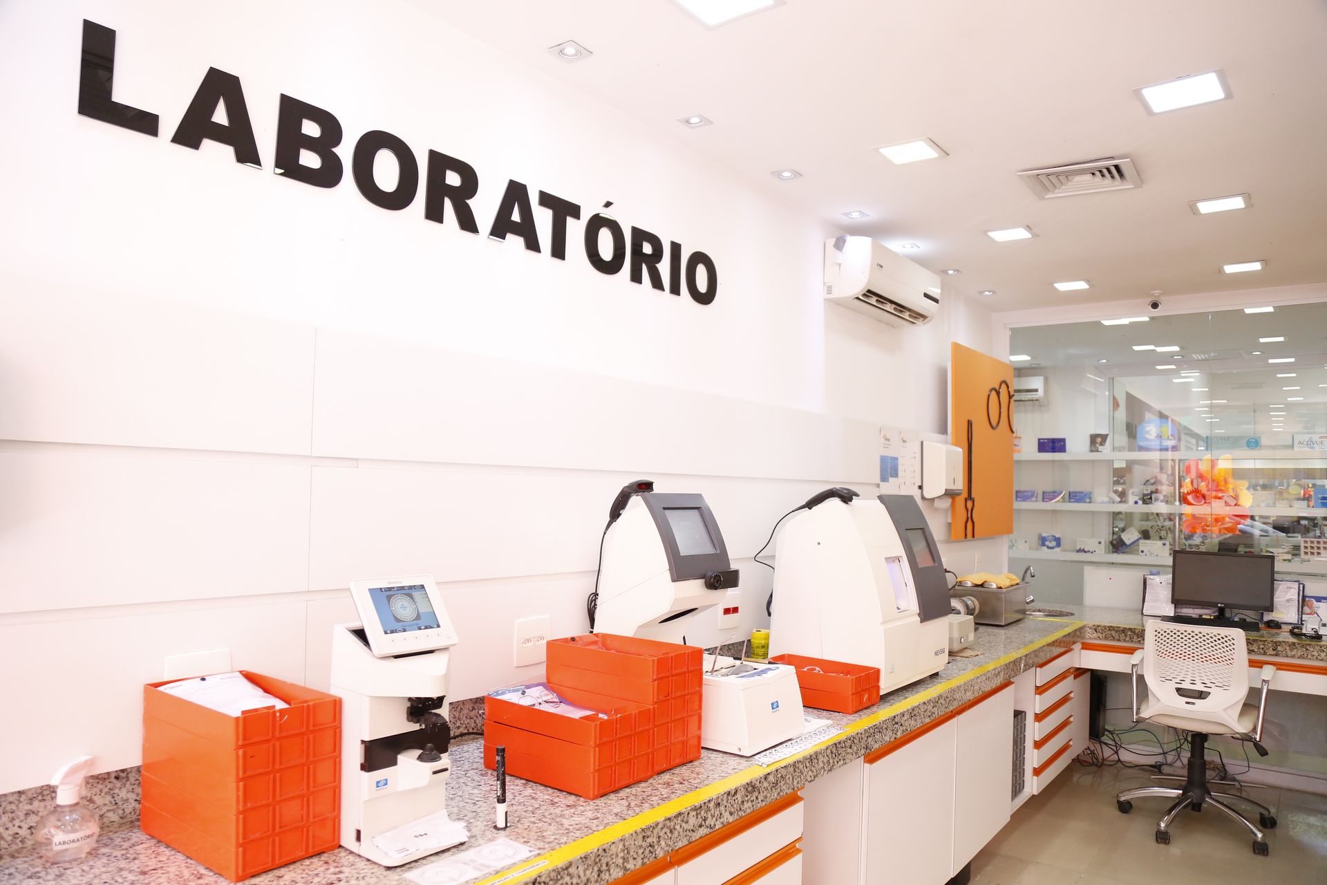 Laboratório na  Ótica Indaiá