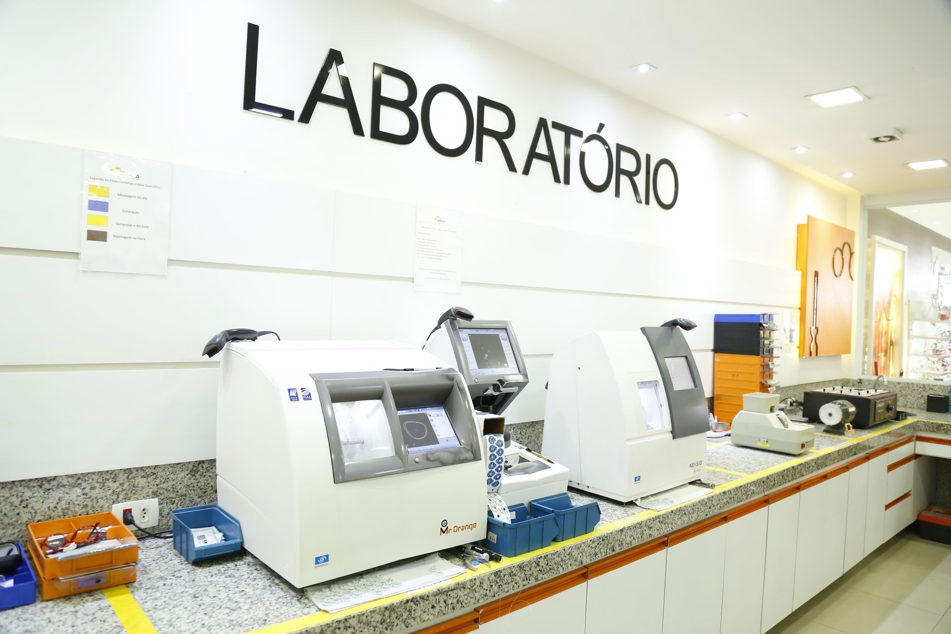 Laboratório na  Ótica Indaiá
