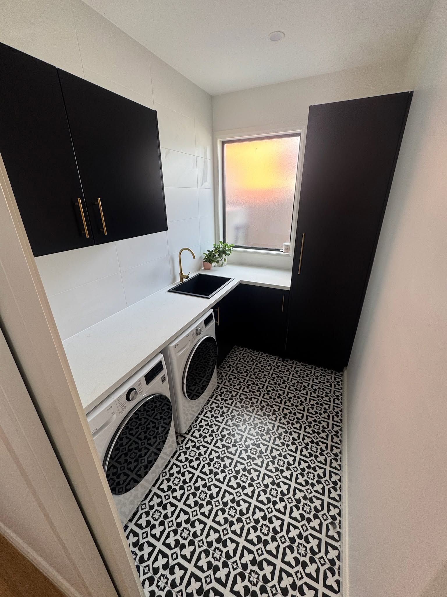A laundry with a sink, washing machine and a shelf — Flintoff Constructions in Charlemont, VIC