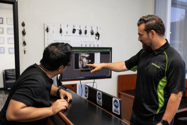 Electron Automotive service advisor showing inspection results to customer