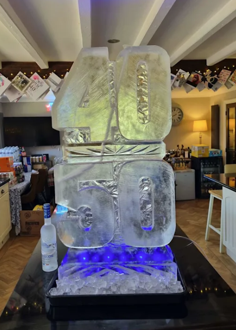 40/50 Ice sculpture