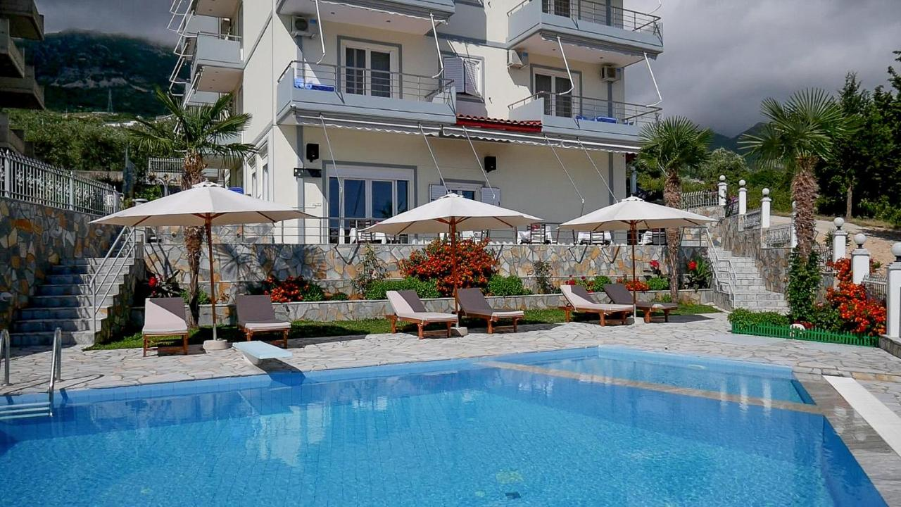 Perivolos Apartments