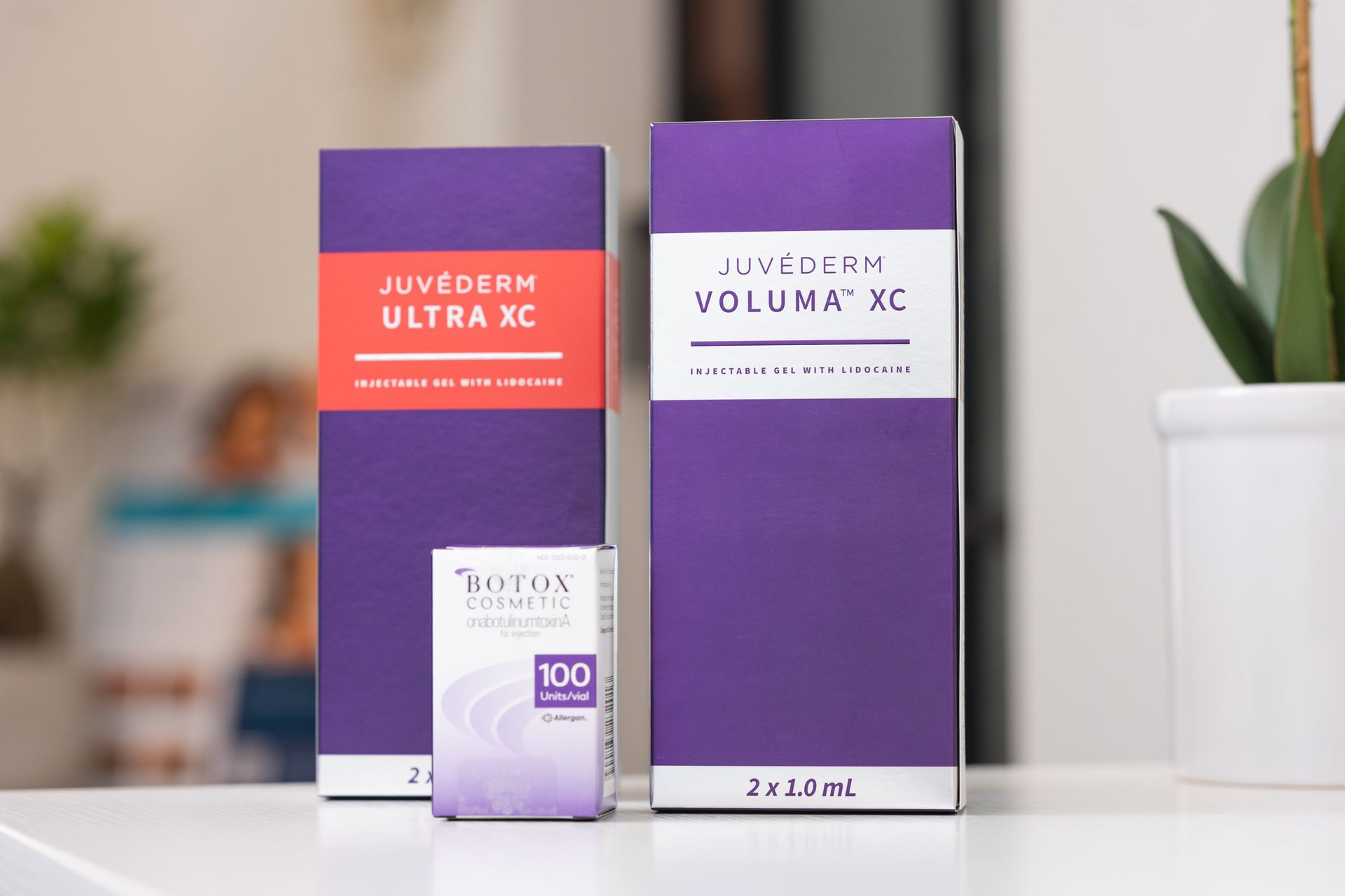 two boxes of juvederm ultra rc sitting on a table