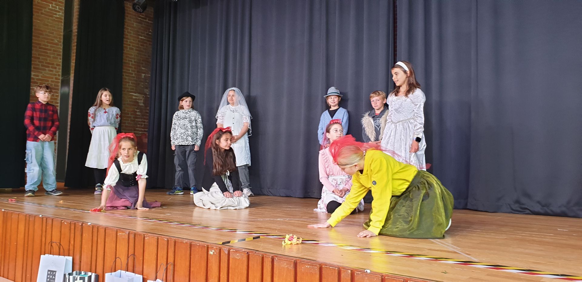 Kinder der Schule Iserbrook spielen den „Freischütz“