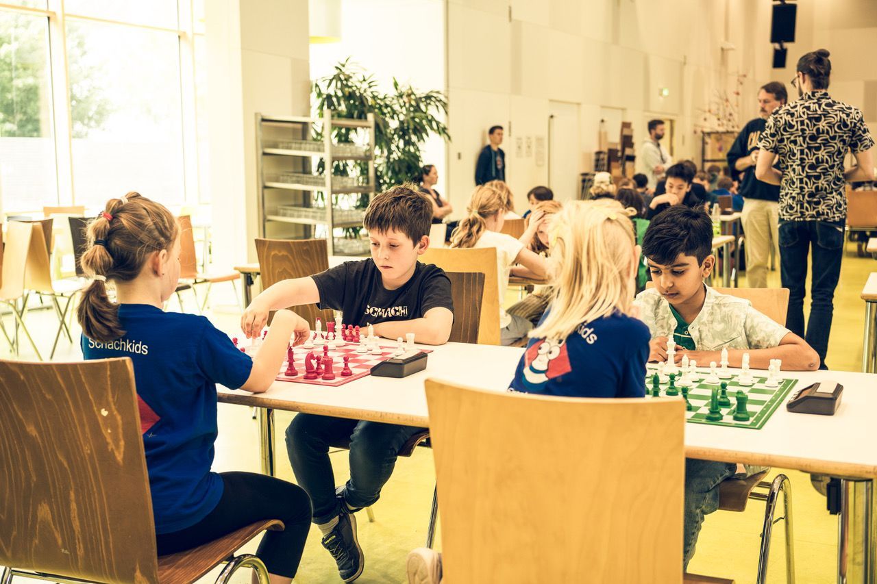 Schüler beim Schulschachturnier „Elbinsel-Pokal 2024“ in Wilhelmsburg