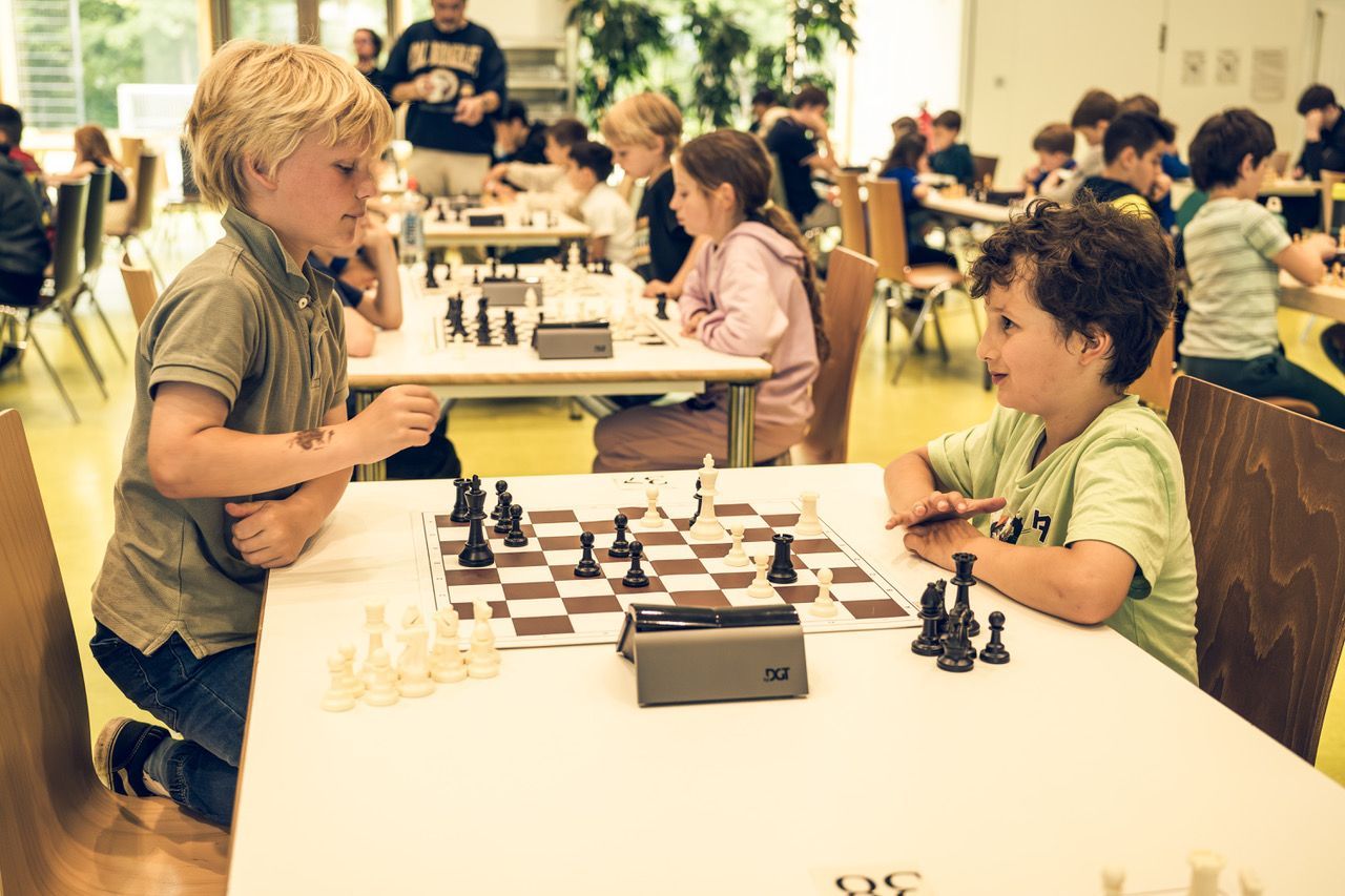 Schüler beim Schulschachturnier „Elbinsel-Pokal 2024“ in Wilhelmsburg