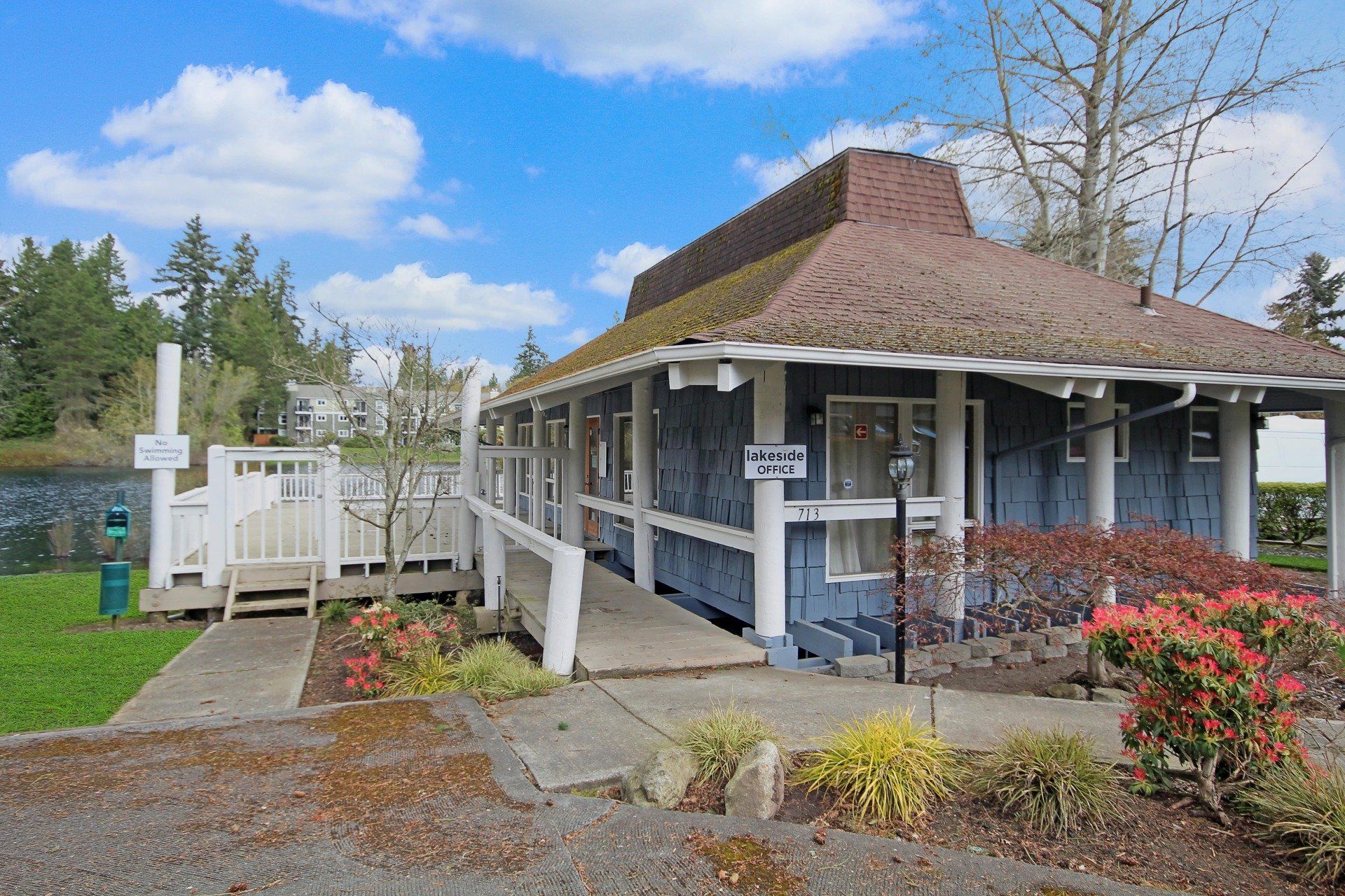Lakeside gallery