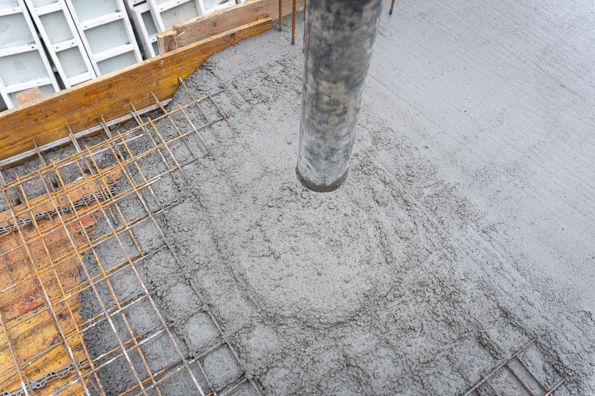 Reinforcing bars with wet cement in the process of pouring