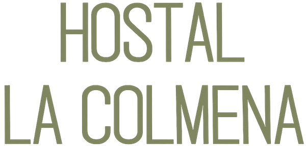Logotipo del Hostal La Colmena en texto verde oliva sobre fondo blanco.