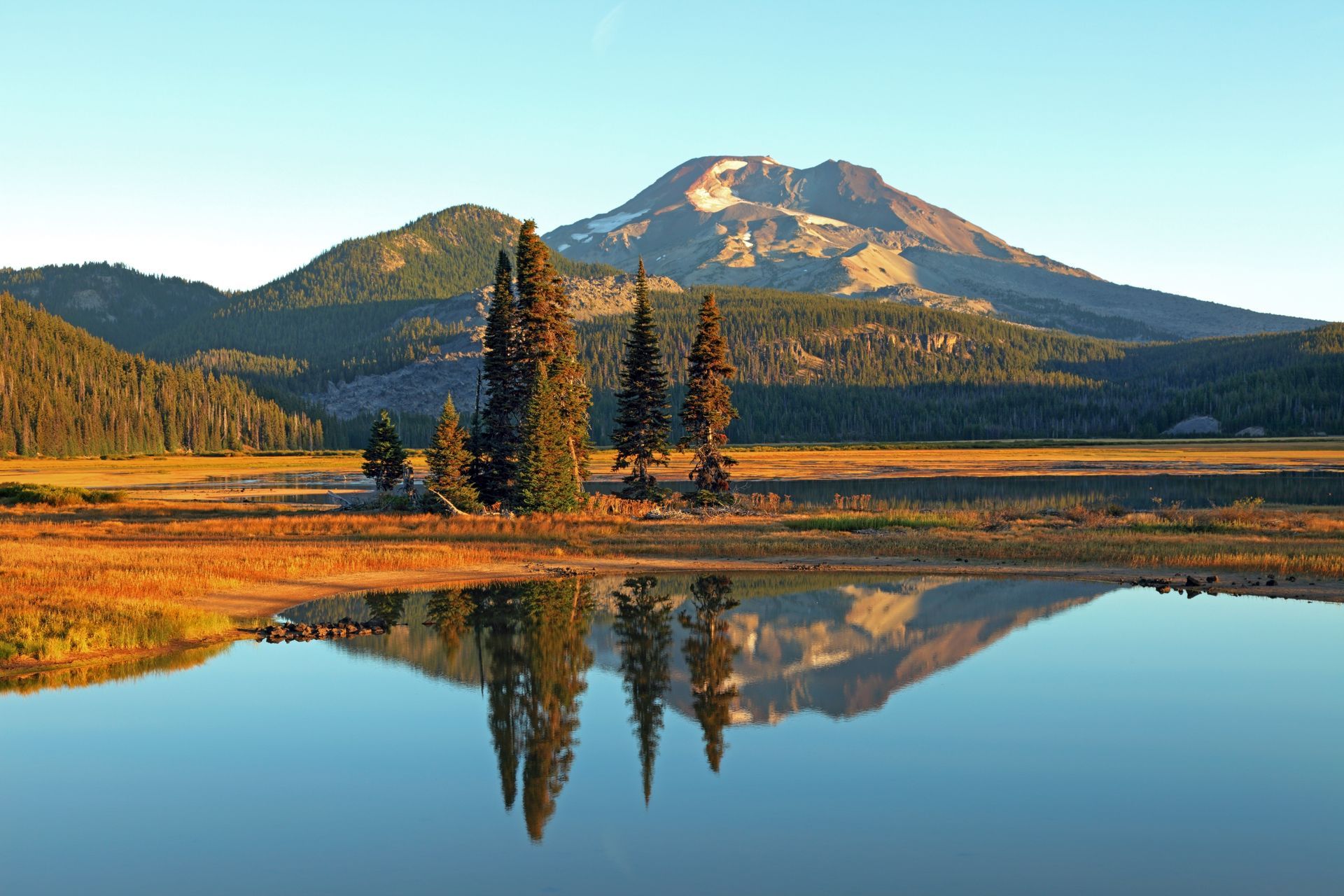 A mountain near lake