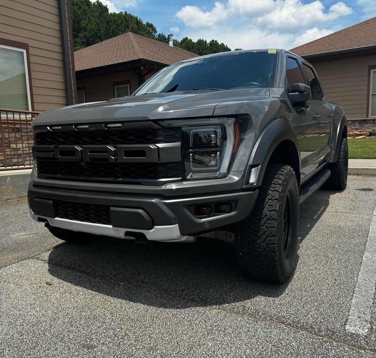Certified windshield replacement service near Grayson, GA