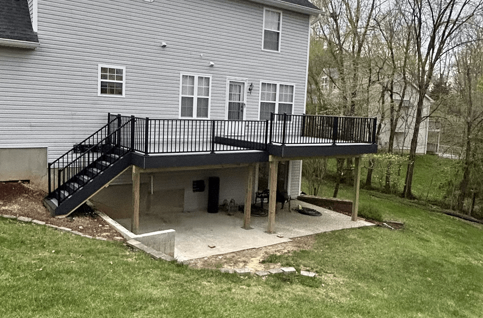 Elevated deck construction in Pendleton – DeckHeadSky spacious two-level outdoor deck with sturdy support posts and black railing