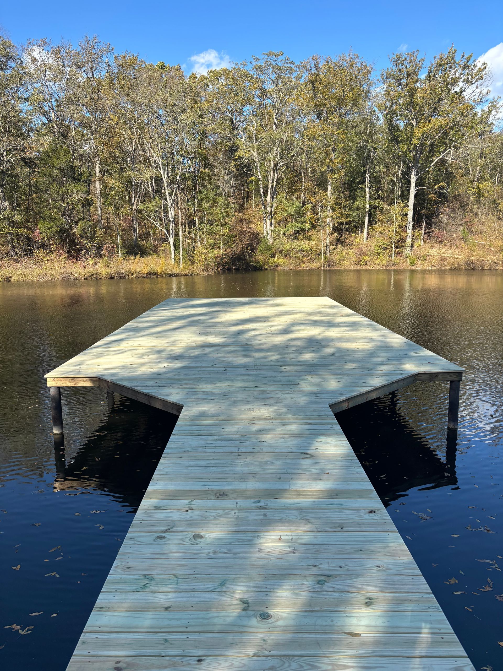 Composite deck installation in Pendleton – DeckHeadSky spacious outdoor deck with modern railing and durable composite boards