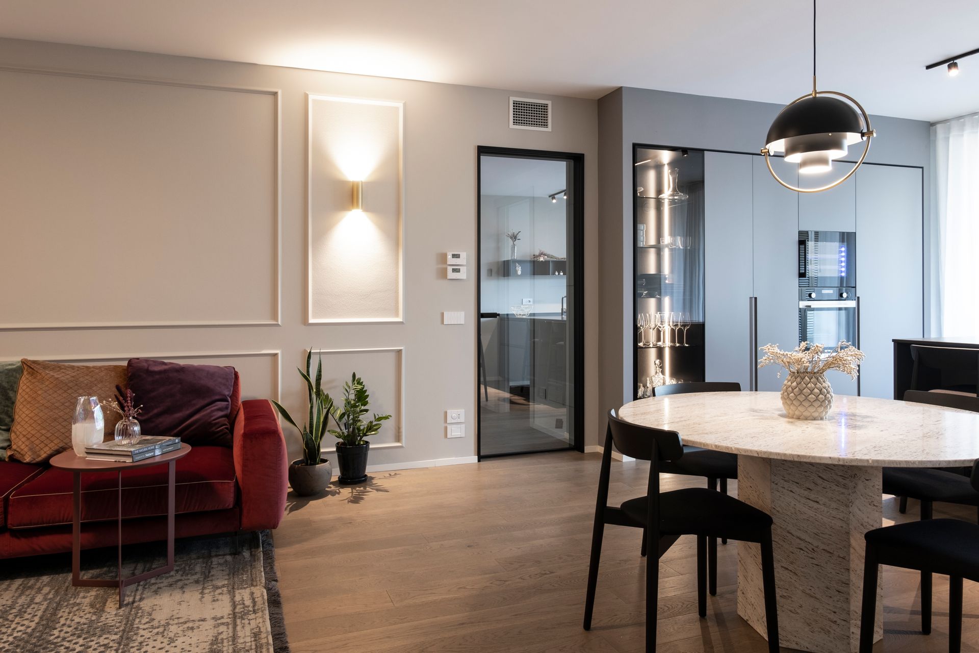 Soggiorno moderno con parquet chiaro