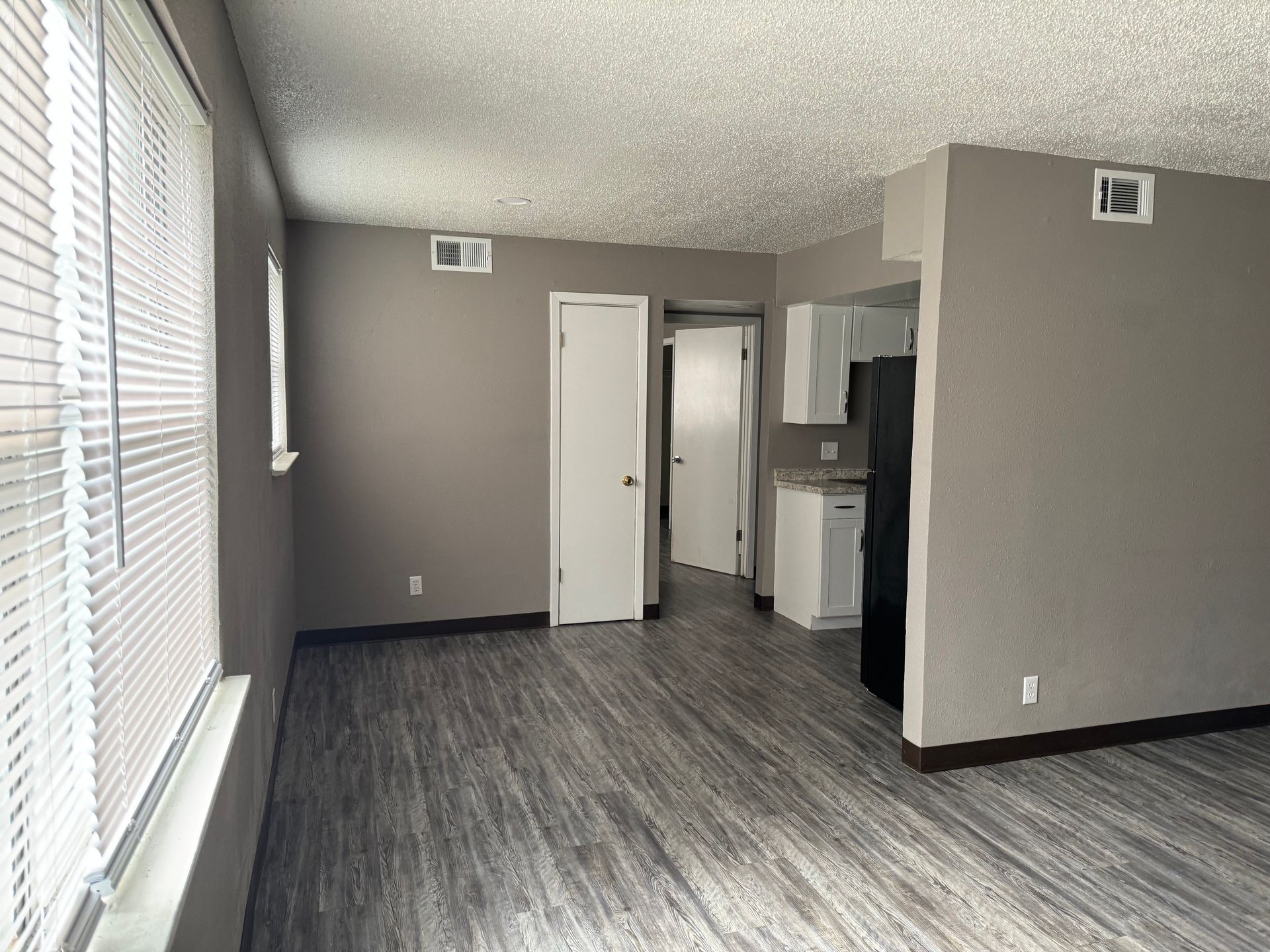 Photo showing a kitchen in the middle ground, seen from the living froom