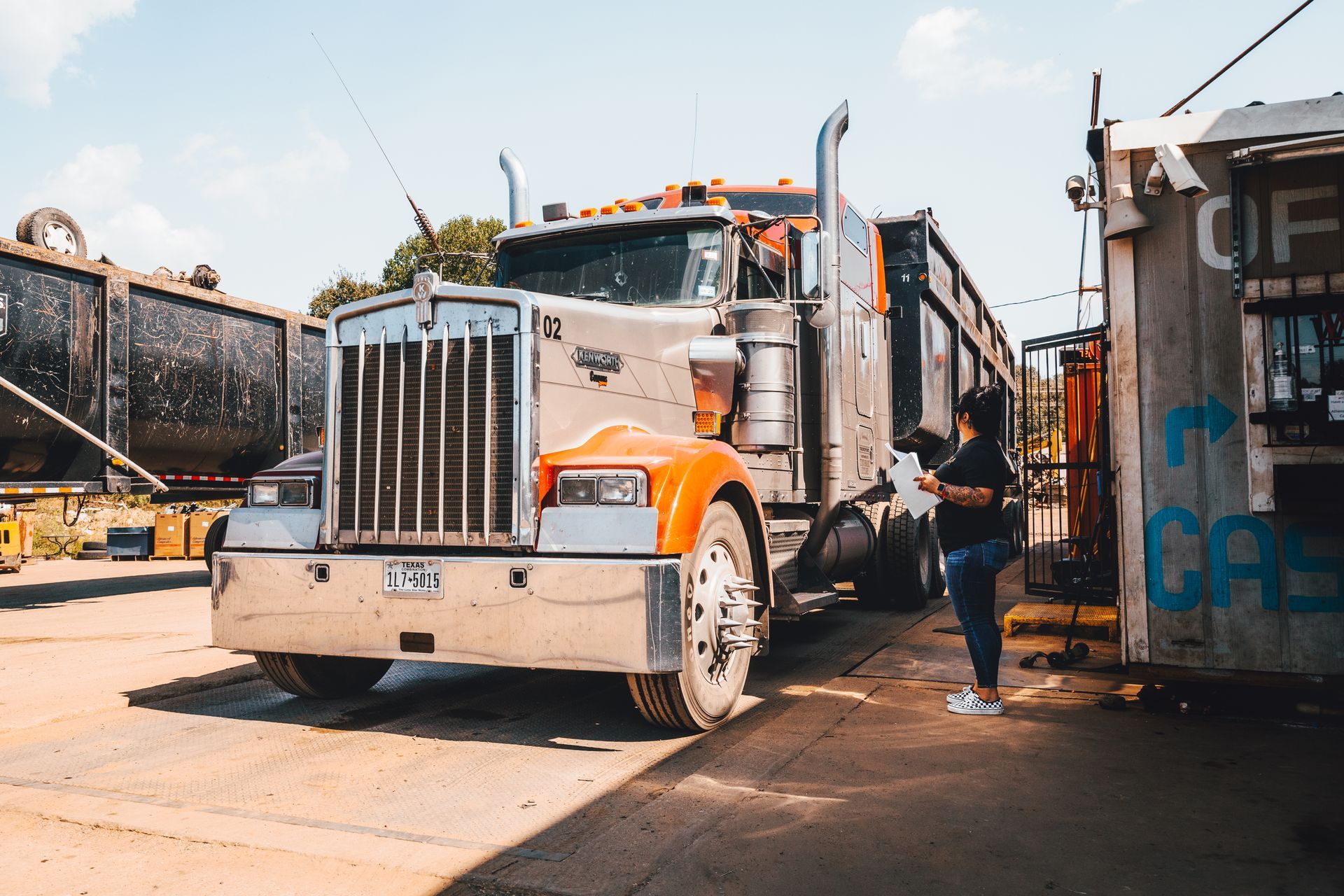 ROLL OFF BOX TRUCK