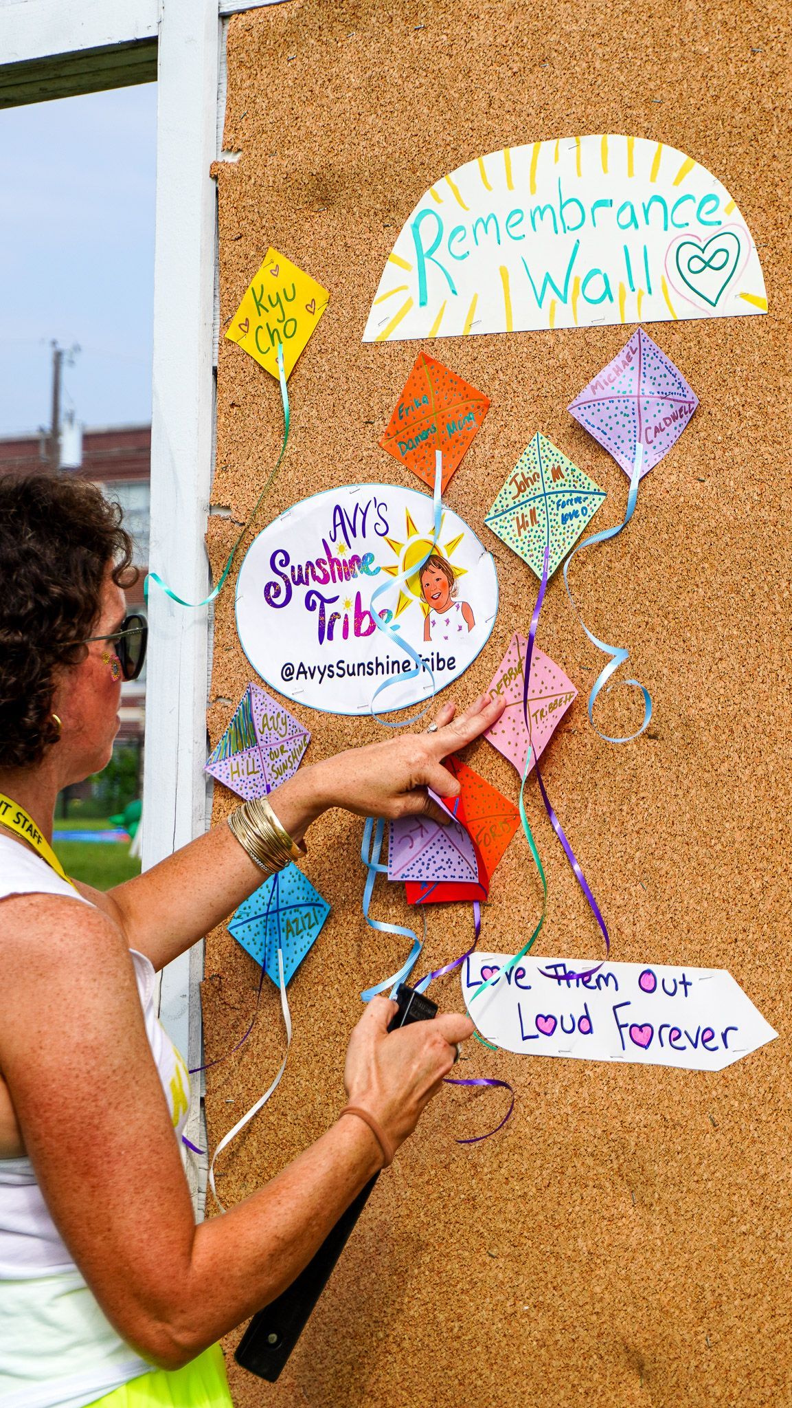 Volunteer adding a remembrance message during the Avy's Sunshine Kite Festival in Dallas.