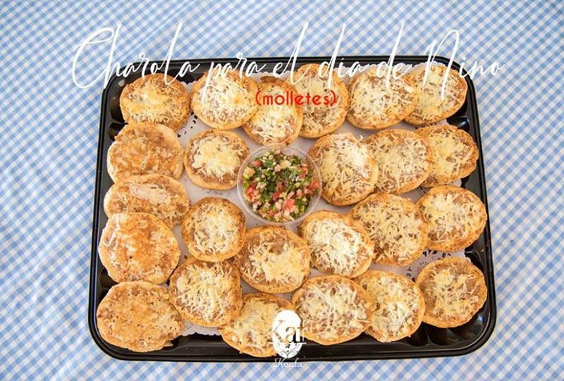 Charola de mini molletes