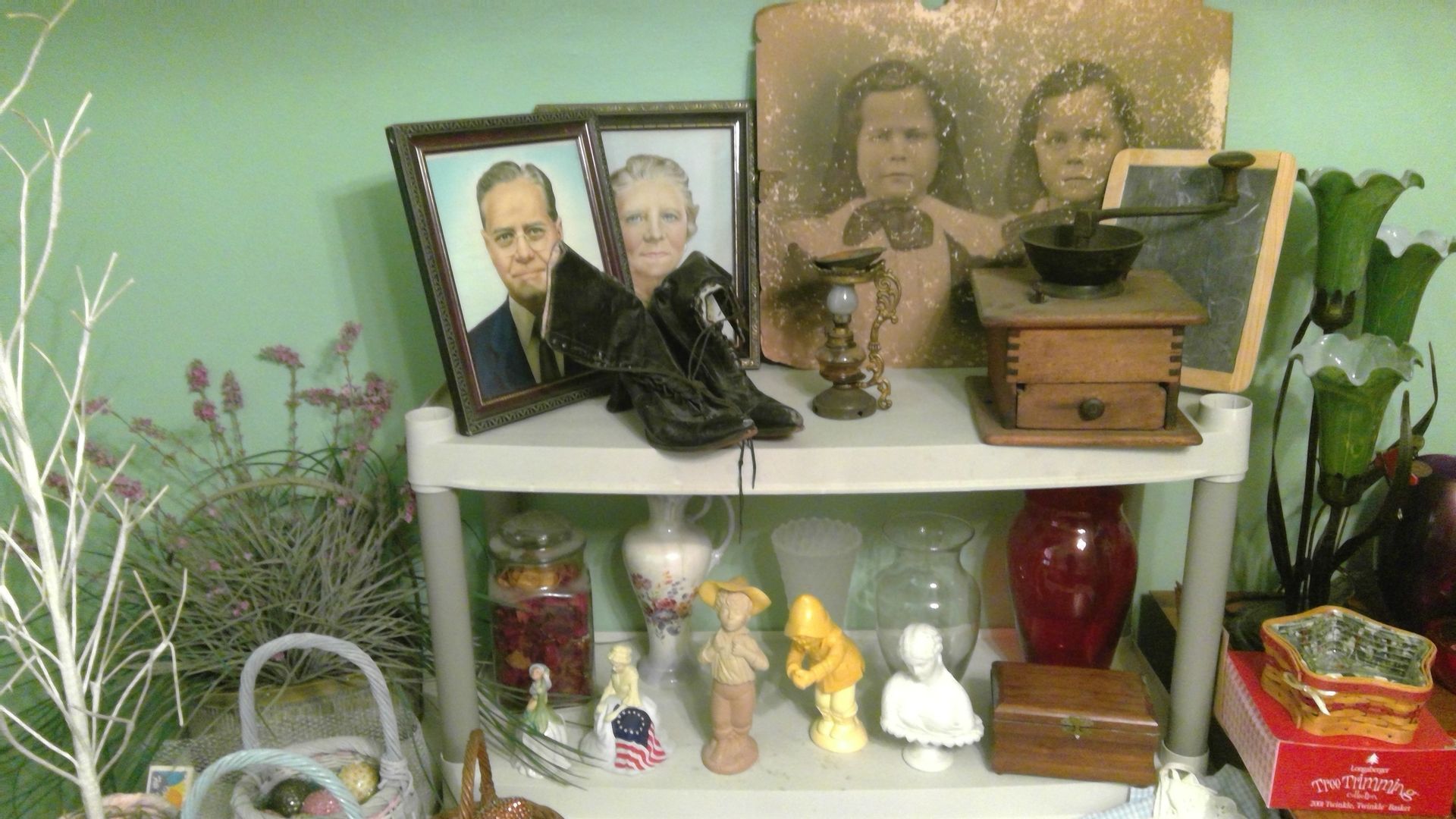 Old Frame Portrait and Figurines | Anne's Anteex | Lake Ave., Peoria, IL