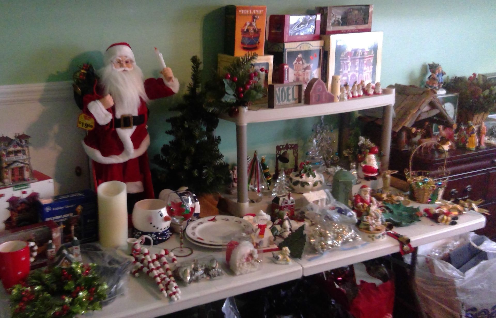 Christmas Decors | Anne's Anteex | Lake Ave., Peoria, IL