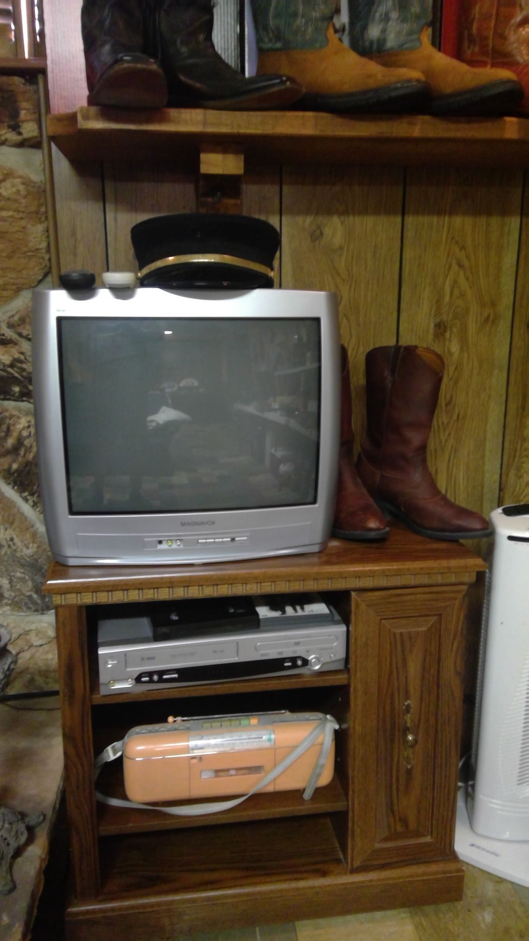Old TV | Anne's Anteex | Lake Ave., Peoria, IL