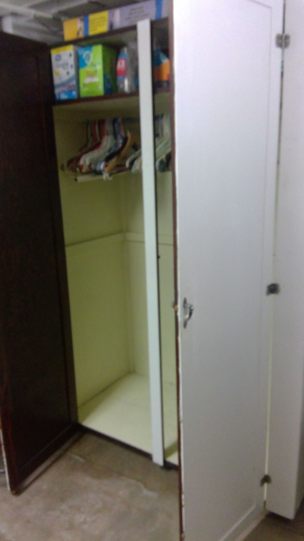 Closet | Lake Ave., Peoria, IL