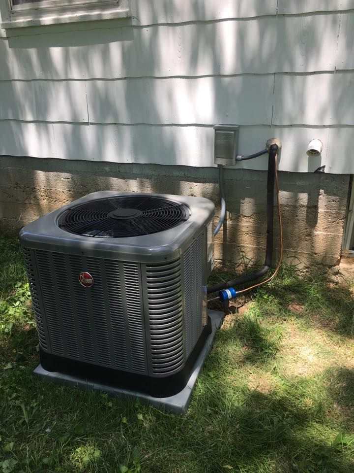 Air Conditioner Sitting on The Side of A House | Sullivan, MO | Williams heating and cooling