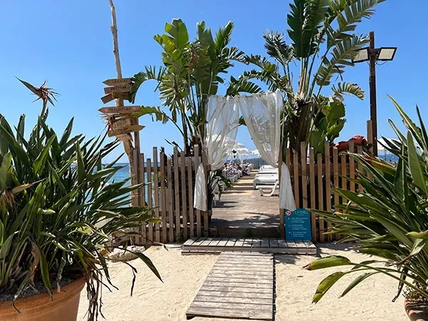 Entrée du ponton Estérel Plage